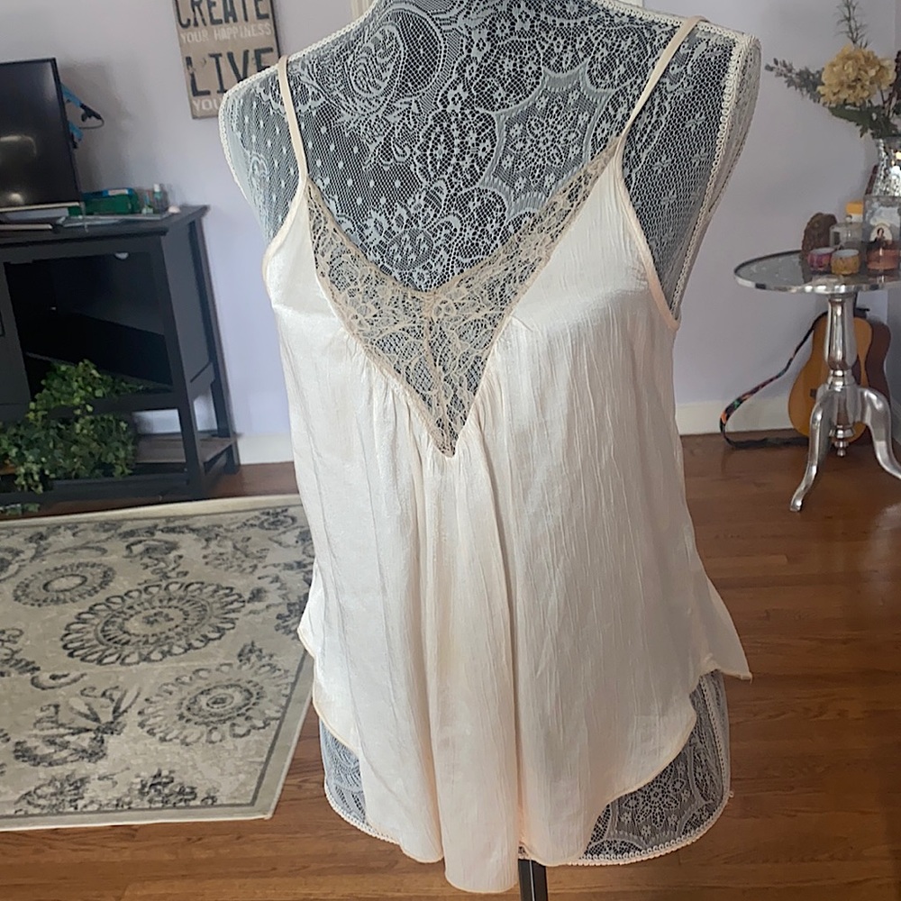 SILK LACE NECKLINE TOP